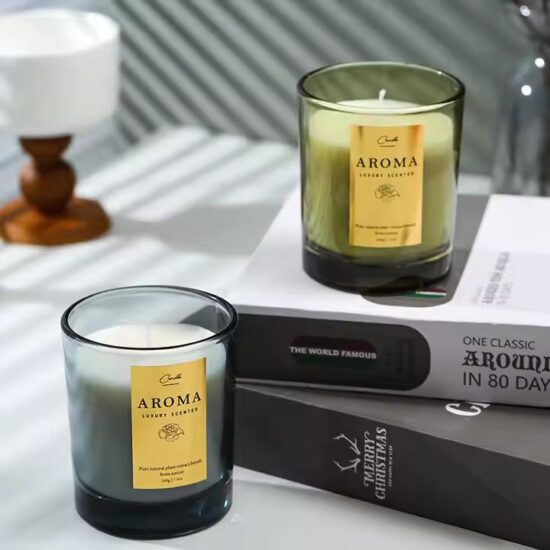 Luxury scented glass jar candle with custom label and soy wax