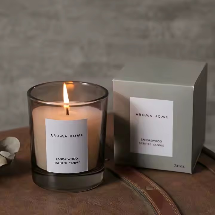 Custom logo luxury scented candle in premium glass jar