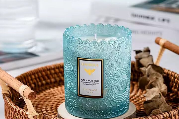 Luxury high-quality glass jar candle with stylish design and soy wax